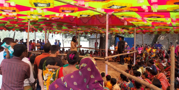 ঠাকুরগাঁওয়ে চলছে ঐতিহ্যবাহী ধামের গান ঠাকুরগাঁওয়ে চলছে ঐতিহ্যবাহী ধামের গান