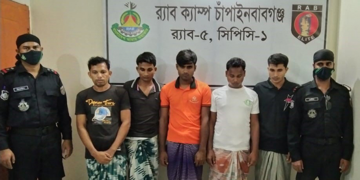 পর্নোগ্রাফির অভিযোগে গ্রেপ্তার ৫ পর্নোগ্রাফির অভিযোগে গ্রেপ্তার ৫