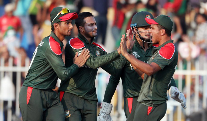 কেন সাকিব-নাসুমকে বোলিংয়ে আনলেন না মাহমুদউল্লাহ? কেন সাকিব-নাসুমকে বোলিংয়ে আনলেন না মাহমুদউল্লাহ?