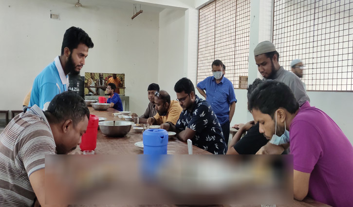জাবির খাবারের দাম বাড়লেও বাড়েনি মান জাবির খাবারের দাম বাড়লেও বাড়েনি মান