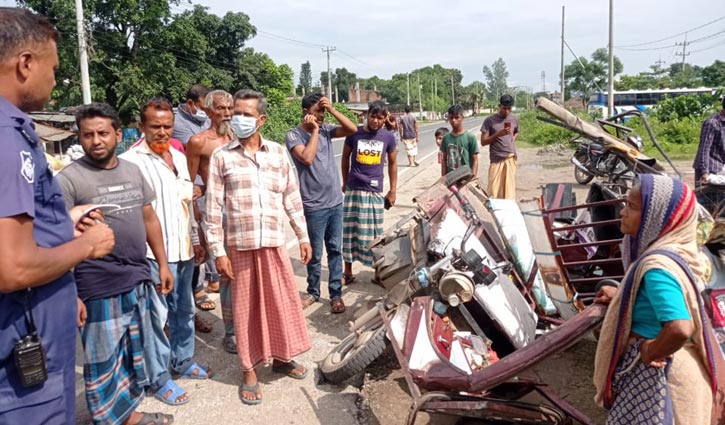 বাসের ধাক্কায় অটোরিকশার ২ নারী যাত্রী নিহত