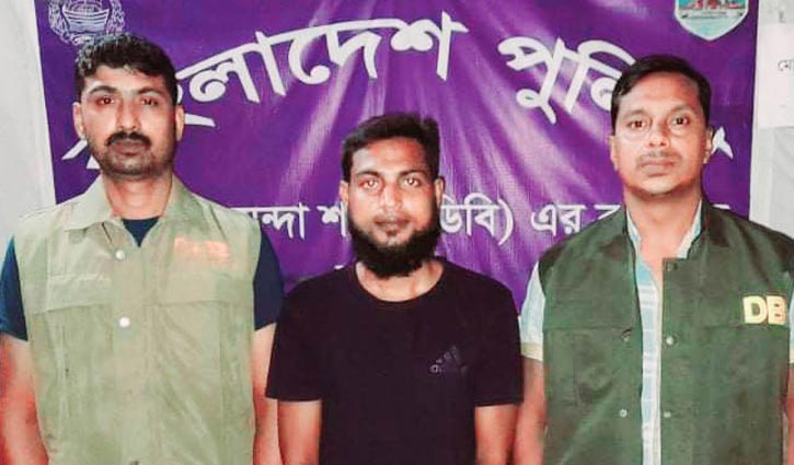 ধামইরহাটে ফেনসিডিলসহ যুবক গ্রেপ্তার ধামইরহাটে ফেনসিডিলসহ যুবক গ্রেপ্তার