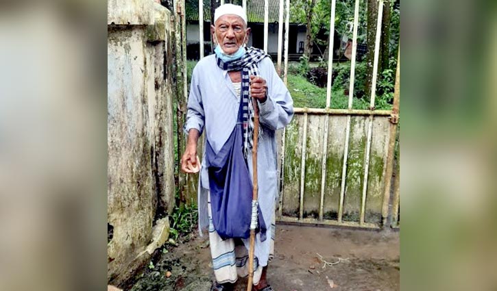 ভিক্ষা করে সংসার চলে শতবর্ষী হকার সৈয়দ আহম্মদের ভিক্ষা করে সংসার চলে শতবর্ষী হকার সৈয়দ আহম্মদের
