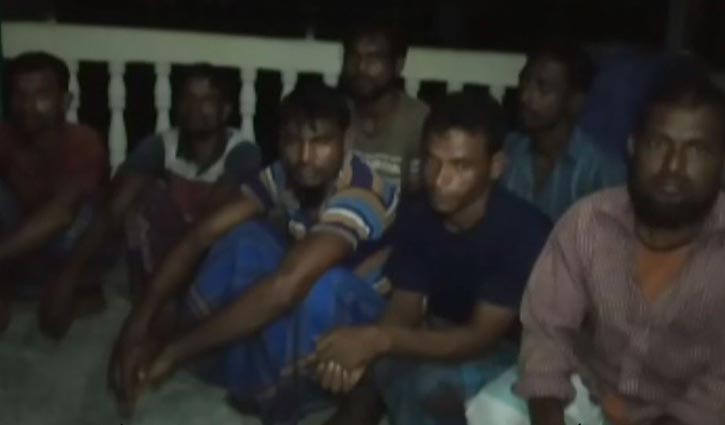 অবৈধ উপায়ে মাছ-কাঁকড়া ধরার সময় ১১ জেলে আটক অবৈধ উপায়ে মাছ-কাঁকড়া ধরার সময় ১১ জেলে আটক
