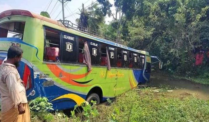 যাত্রীবাহী বাস খাদে, নিহত ১ যাত্রীবাহী বাস খাদে, নিহত ১