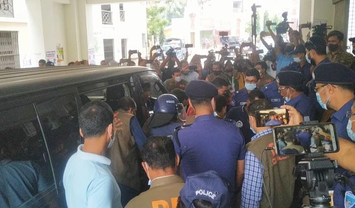 কুমিল্লার পূজামণ্ডপের ঘটনায় অভিযুক্ত ইকবালসহ ৪ জন আদালতে কুমিল্লার পূজামণ্ডপের ঘটনায় অভিযুক্ত ইকবালসহ ৪ জন আদালতে