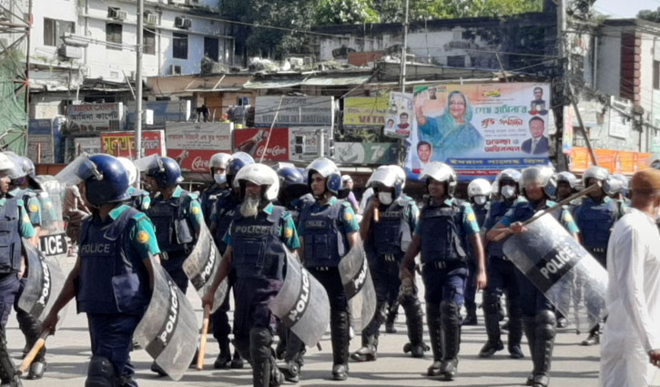 বায়তুল মোকাররম এলাকায় বিশৃঙ্খলার চেষ্টা বায়তুল মোকাররম এলাকায় বিশৃঙ্খলার চেষ্টা