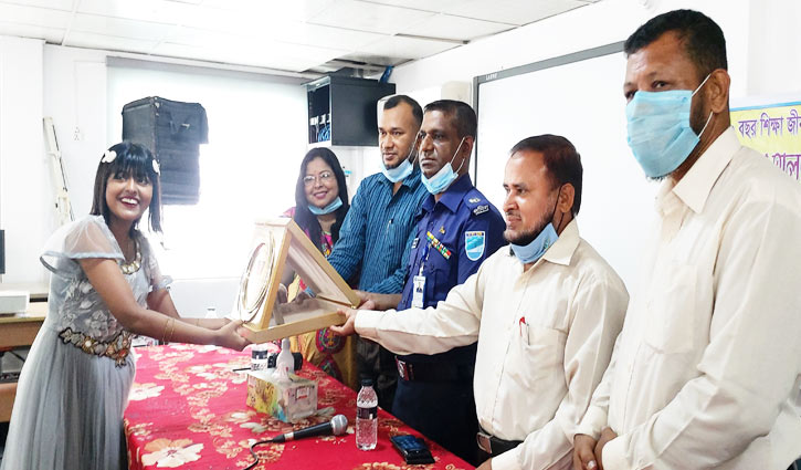 ১১ বার জাতীয় পুরস্কার পাওয়ায় নৈঋতাকে সম্মাননা ১১ বার জাতীয় পুরস্কার পাওয়ায় নৈঋতাকে সম্মাননা