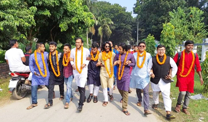 ক্লাসে ফিরে উচ্ছ্বসিত ইবি শিক্ষার্থীরা ক্লাসে ফিরে উচ্ছ্বসিত ইবি শিক্ষার্থীরা