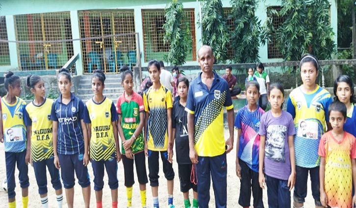 ছোট্ট মাঠে প্রশিক্ষণ নিয়ে দেশ জয়