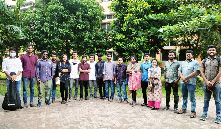 গণ বিশ্ববিদ্যালয়ে অন্যরকম বিজয় উল্লাস গণ বিশ্ববিদ্যালয়ে অন্যরকম বিজয় উল্লাস