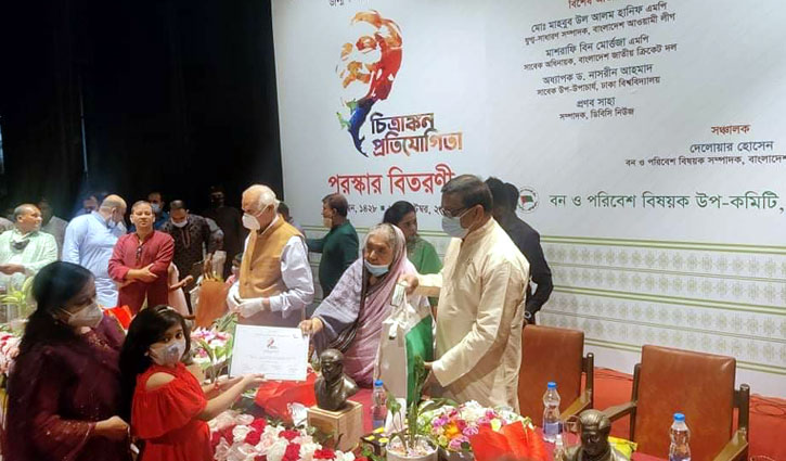 বঙ্গবন্ধুকে এঁকে পুরস্কার পেলো ১০০ শিশু বঙ্গবন্ধুকে এঁকে পুরস্কার পেলো ১০০ শিশু