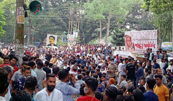 চট্টগ্রামের সিআরবিতে হাসপাতাল নয়: আন্দোলনে সর্বস্তরের মানুষ চট্টগ্রামের সিআরবিতে হাসপাতাল নয়: আন্দোলনে সর্বস্তরের মানুষ