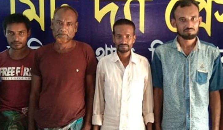 ভারতে প্রবেশকালে গ্রেপ্তার ৪ ভারতে প্রবেশকালে গ্রেপ্তার ৪