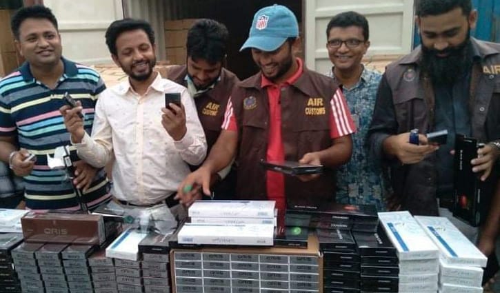 চট্টগ্রাম বন্দরে ২ কনটেইনার বিদেশি সিগারেট আটক চট্টগ্রাম বন্দরে ২ কনটেইনার বিদেশি সিগারেট আটক