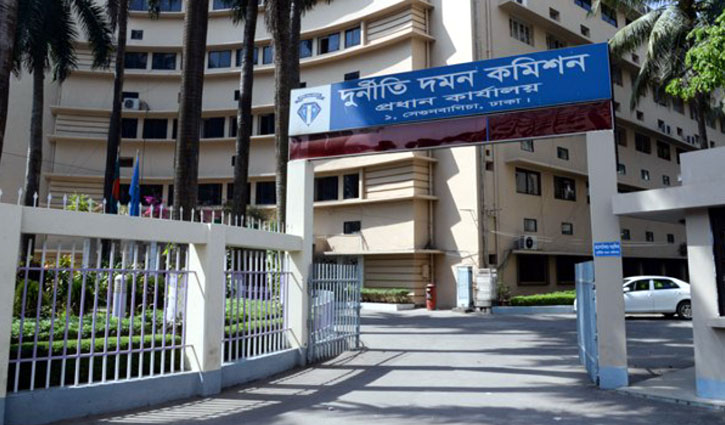 নিম্নমানের বস্তায় খাদ্য শস্য দুদকের অভিযান নিম্নমানের বস্তায় খাদ্য শস্য দুদকের অভিযান