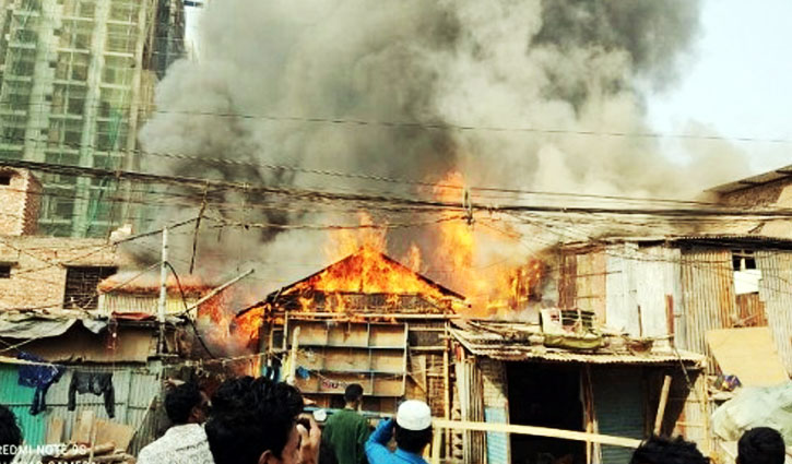 কড়াইল বস্তি এলাকায় আগুন নিয়ন্ত্রণে