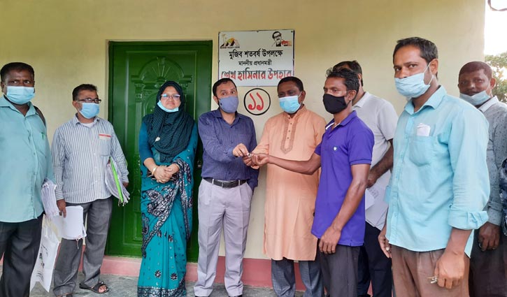 শায়েস্তাগঞ্জে উপহারের ঘর পেলেন আরও ২২ গৃহহীন শায়েস্তাগঞ্জে উপহারের ঘর পেলেন আরও ২২ গৃহহীন