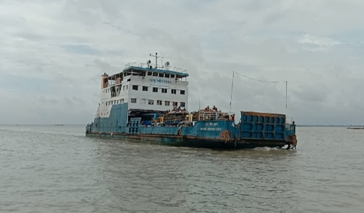 পাটুরিয়ায় চাপ কমেছে বাস ও ছোট গাড়ির, পার হচ্ছে ট্রাক পাটুরিয়ায় চাপ কমেছে বাস ও ছোট গাড়ির, পার হচ্ছে ট্রাক
