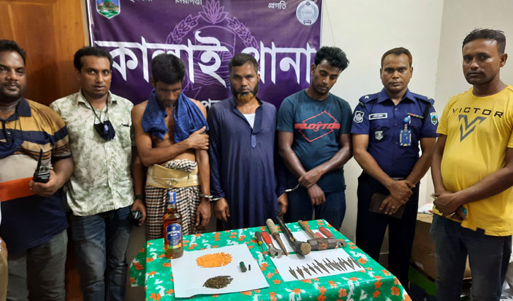 ডাকাতির প্রস্তুতিকালে জয়পুরহাটে ৩ ডাকাত গ্রেপ্তার ডাকাতির প্রস্তুতিকালে জয়পুরহাটে ৩ ডাকাত গ্রেপ্তার