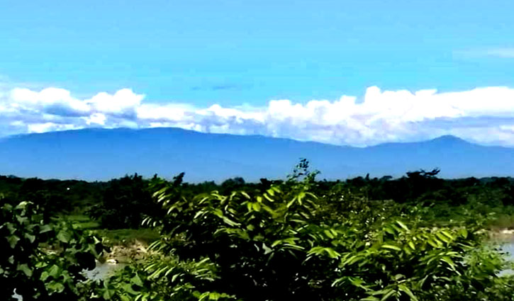 তেঁতুলিয়া থেকে দেখা যাচ্ছে অপরূপ কাঞ্চনজঙ্ঘা