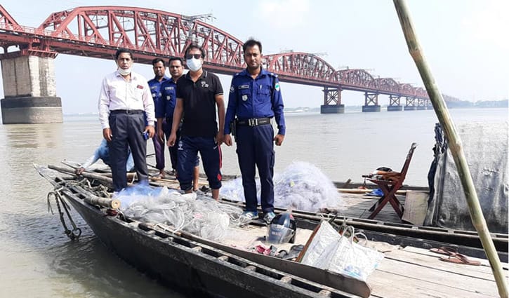 ইলিশ রক্ষায় কুষ্টিয়া প্রশাসনের উদসীনতার অভিযোগ ইলিশ রক্ষায় কুষ্টিয়া প্রশাসনের উদসীনতার অভিযোগ