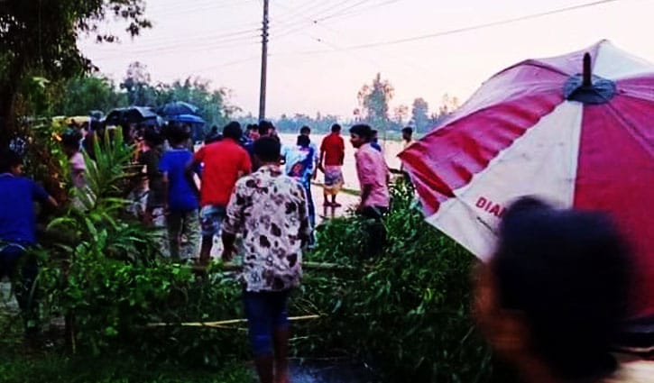 তীব্র স্রোতে সড়কে ভাঙন, কাকিনা-রংপুর যোগাযোগ বিচ্ছিন্ন তীব্র স্রোতে সড়কে ভাঙন, কাকিনা-রংপুর যোগাযোগ বিচ্ছিন্ন