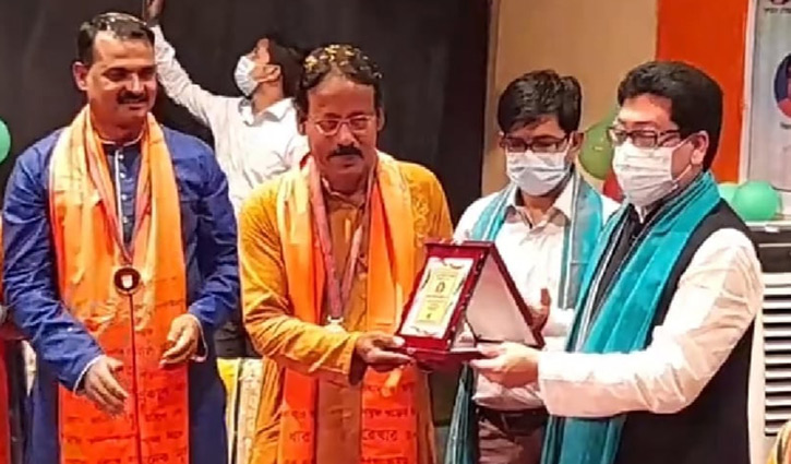 মেহেরপুরে ৫ গুণী শিল্পীকে সম্মাননা মেহেরপুরে ৫ গুণী শিল্পীকে সম্মাননা