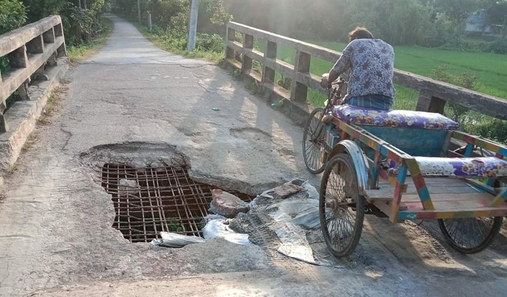 মির্জাপুরে ঝুঁকিপূর্ণ ব্রিজে চলছে যানবাহন, দুর্ঘটনার আশঙ্কা