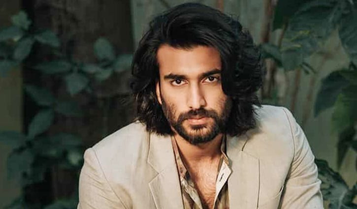 ‘জুনিয়র আর্টিস্টের জুতার ফিতাও বেঁধেছি’ ‘জুনিয়র আর্টিস্টের জুতার ফিতাও বেঁধেছি’