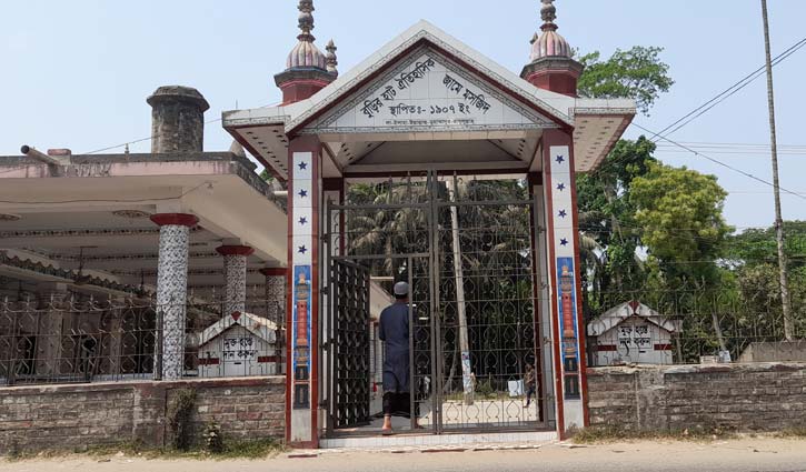 ঐতিহ্যে ঘেরা বুড়িরহাট জামে মসজিদ