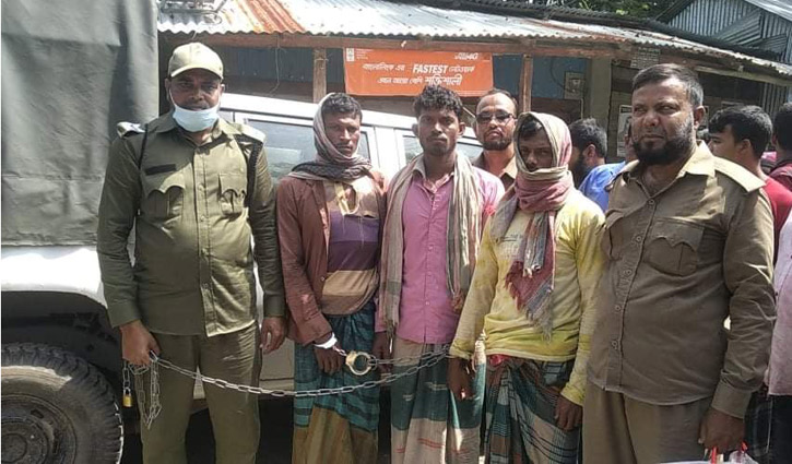 সুন্দরবনে বিষ দিয়ে মাছ আহরণ, গ্রেপ্তার ৩ সুন্দরবনে বিষ দিয়ে মাছ আহরণ, গ্রেপ্তার ৩