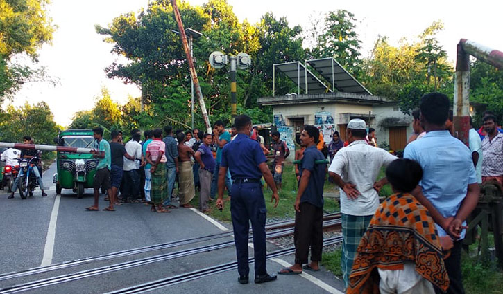 টাঙ্গাইলে ট্রেনের নিচে ঝাঁপ দিয়ে প্রবাসীর আত্মহত্যা টাঙ্গাইলে ট্রেনের নিচে ঝাঁপ দিয়ে প্রবাসীর আত্মহত্যা