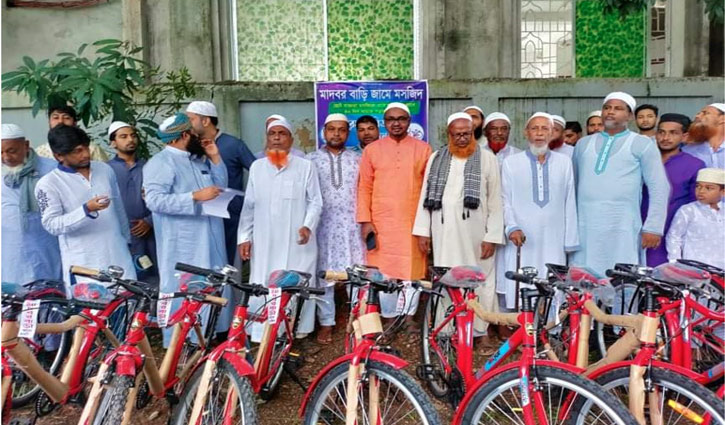 ৪০ দিন জামাতে নামাজ পড়ে সাইকেল পেলো ৯ কিশোর ৪০ দিন জামাতে নামাজ পড়ে সাইকেল পেলো ৯ কিশোর