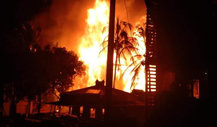 সাজেকে আগুনে পুড়ে গেছে বসতঘরসহ ৪ রিসোর্ট সাজেকে আগুনে পুড়ে গেছে বসতঘরসহ ৪ রিসোর্ট