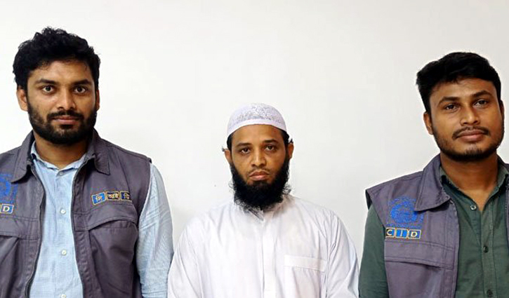 মণ্ডপে হামলায় উস্কানির অভিযোগে বিপ্লবী গ্রেপ্তার মণ্ডপে হামলায় উস্কানির অভিযোগে বিপ্লবী গ্রেপ্তার