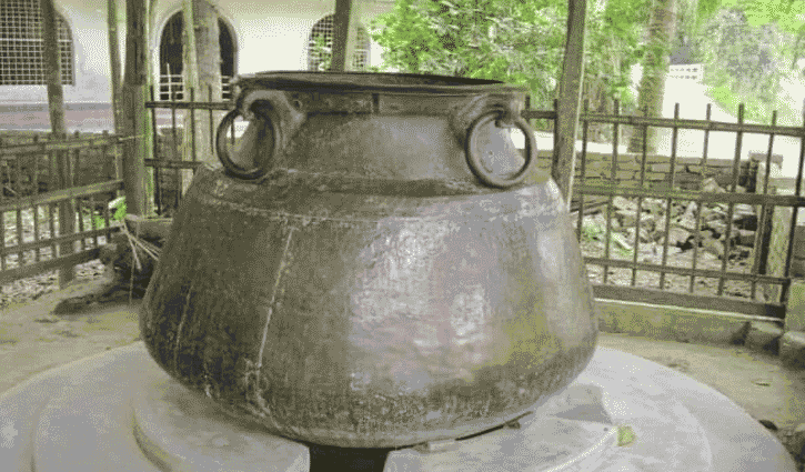 চুরি হয়ে গেলো শিবচরের প্রাচীন নিদর্শন চুরি হয়ে গেলো শিবচরের প্রাচীন নিদর্শন