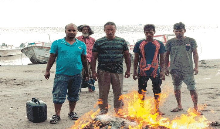 যমুনার চর থেকে ৩০ হাজার মিটার কারেন্ট জাল জব্দ যমুনার চর থেকে ৩০ হাজার মিটার কারেন্ট জাল জব্দ