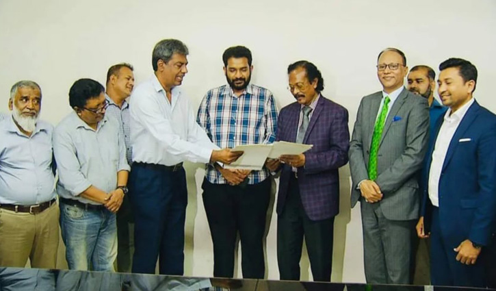 এবার গাইবেন ব্যাংককর্মীরা এবার গাইবেন ব্যাংককর্মীরা