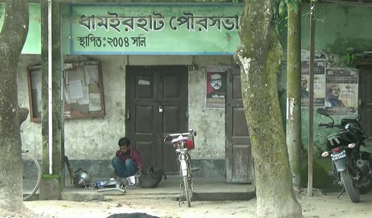 ২৩ বছরের পরিত্যক্ত ভবনে চলছে পৌরসভার কার্যক্রম ২৩ বছরের পরিত্যক্ত ভবনে চলছে পৌরসভার কার্যক্রম