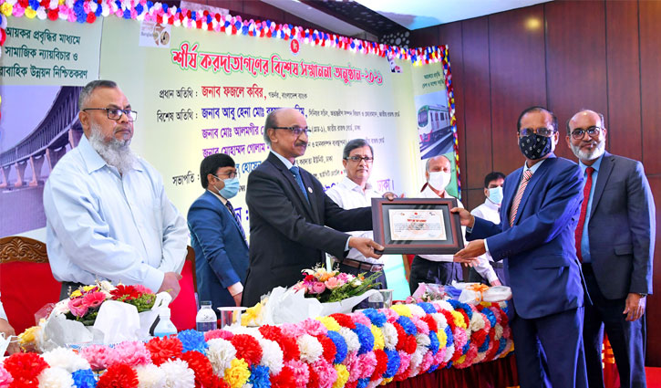 শীর্ষ করদাতার সম্মাননা পেলো ডাচ-বাংলা ব্যাংক শীর্ষ করদাতার সম্মাননা পেলো ডাচ-বাংলা ব্যাংক