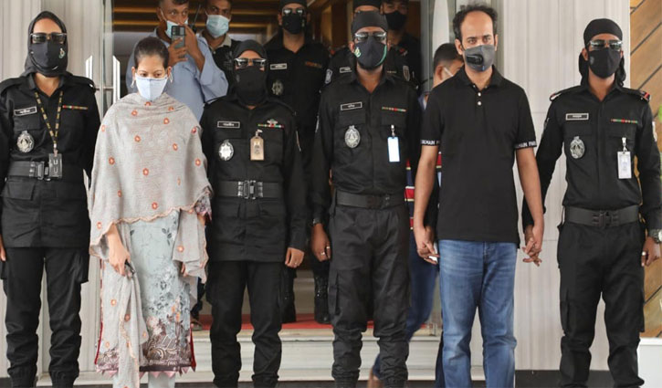 আদালতে ইভ্যালির চেয়ারম্যান ও সিইও