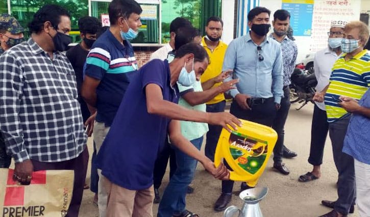 2 petrol pumps fined Tk2 lakh for short-selling customers 2 petrol pumps fined Tk2 lakh for short-selling customers