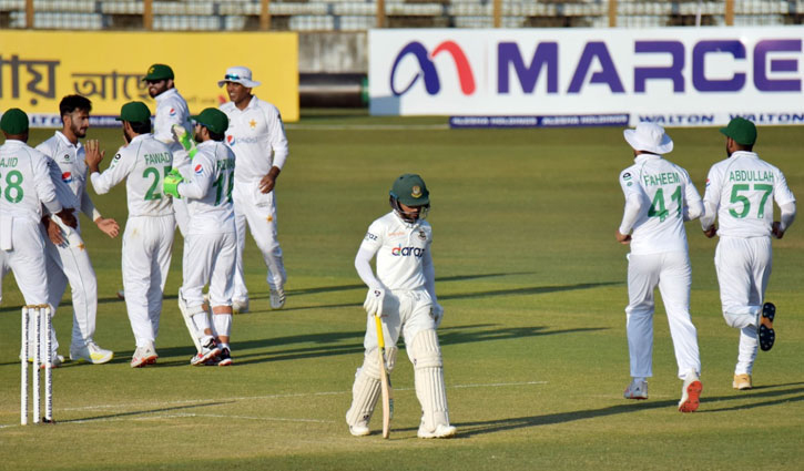 Bangladesh lose four wickets early in second innings