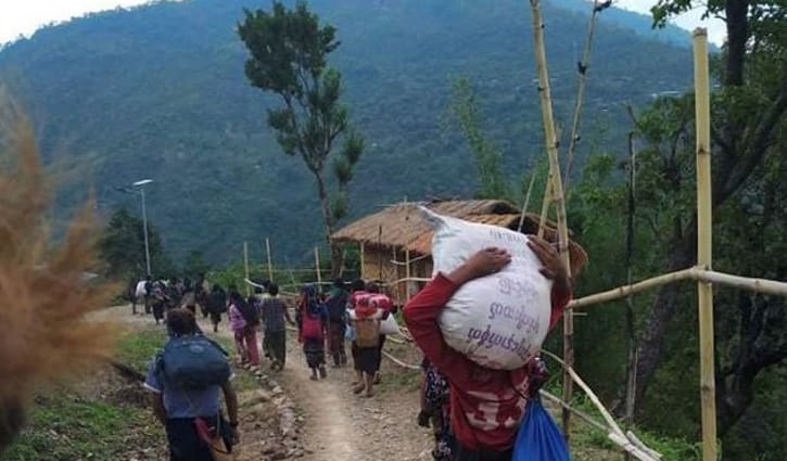 Myanmar town bordering India sees exodus as thousands flee fighting Myanmar town bordering India sees exodus as thousands flee fighting