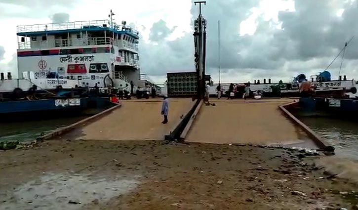 শিমুলিয়া-বাংলাবাজার নৌরুটে ফেরি চলাচল বন্ধ শিমুলিয়া-বাংলাবাজার নৌরুটে ফেরি চলাচল বন্ধ