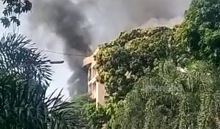 গুলশানে ভবনে আগুন নিয়ন্ত্রণে গুলশানে ভবনে আগুন নিয়ন্ত্রণে