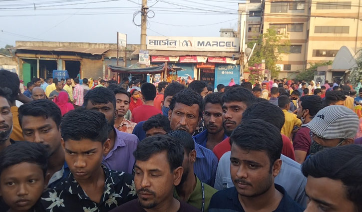 গাজীপুরে বেতনের দাবিতে শ্রমিক বিক্ষোভ চলছে, মালিক লাপাত্তা গাজীপুরে বেতনের দাবিতে শ্রমিক বিক্ষোভ চলছে, মালিক লাপাত্তা