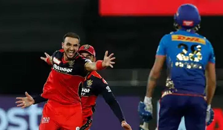 জীবনে প্রথম হ্যাটট্রিকে নির্বাক হার্শাল জীবনে প্রথম হ্যাটট্রিকে নির্বাক হার্শাল