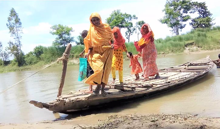 ৫০ বছরেও নির্মাণ হয়নি বিরামপুর সীমান্তে যমুনা নদীর ব্রিজ 